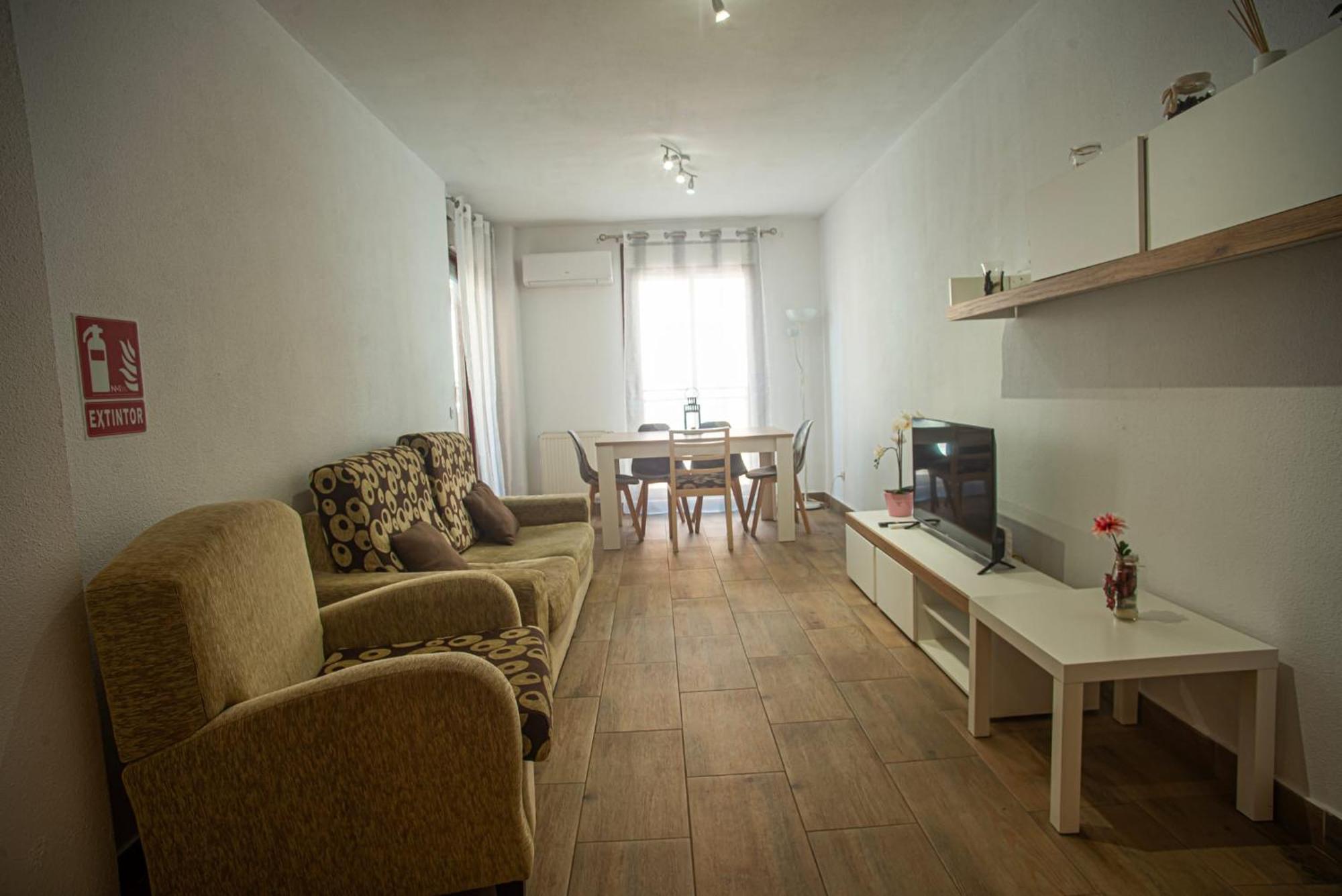 Parking Gratis, Alcala Magna Licencia Turistica Vt-13974 Apartment อัลกาลาเดเอนาเรส ภายนอก รูปภาพ
