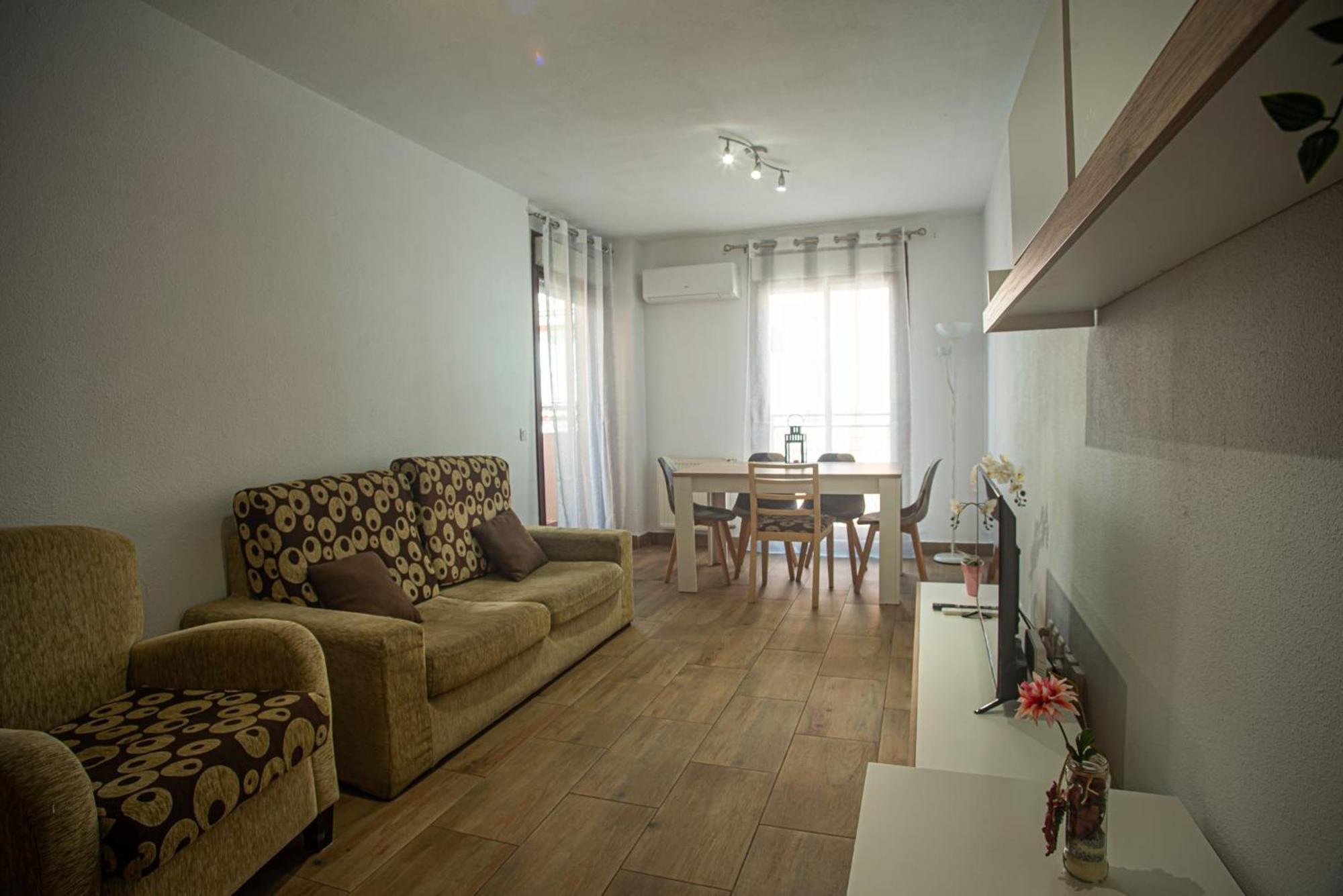 Parking Gratis, Alcala Magna Licencia Turistica Vt-13974 Apartment อัลกาลาเดเอนาเรส ภายนอก รูปภาพ